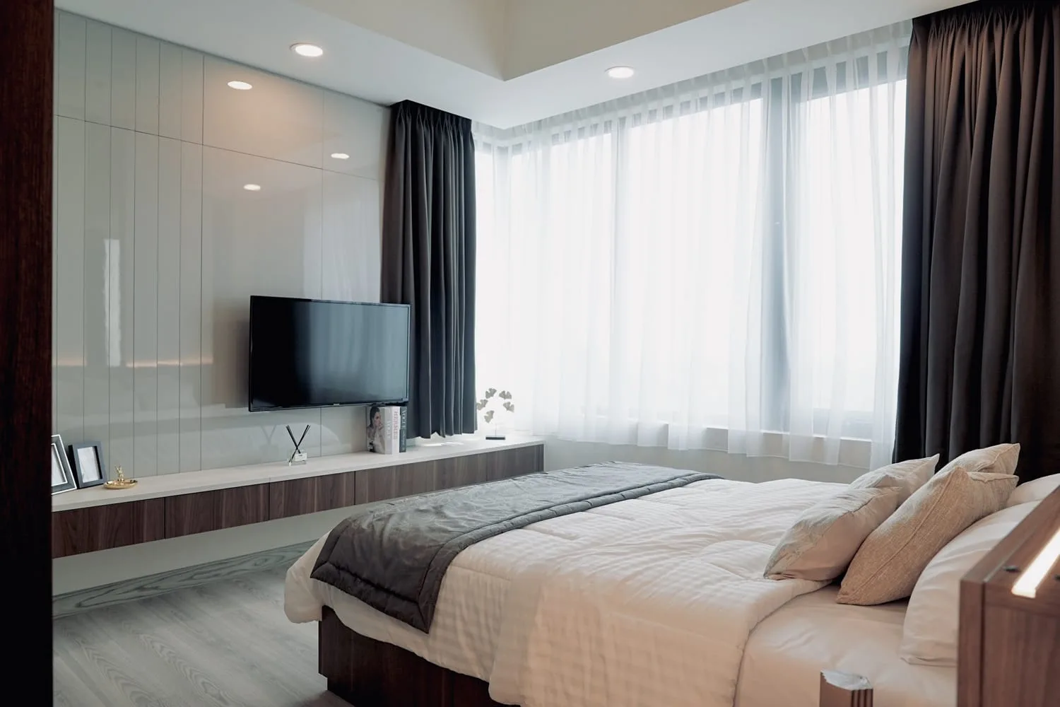 2 Bedroom Prime Tower Corner Unit 92-96m2 Southgate Residence