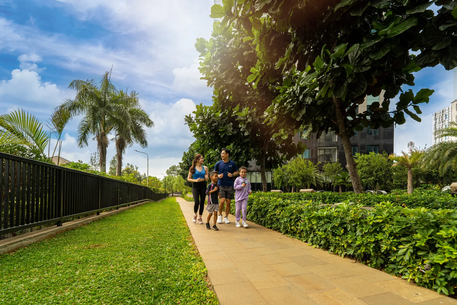 Jogging Track Southgate Residence Green Area 60 Persen